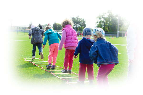 Foto kinderen op het sportterrein